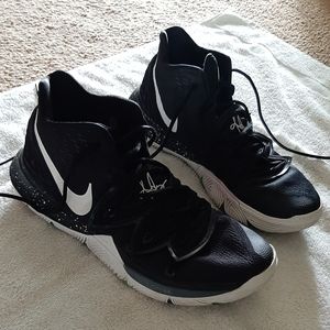 Kyrie 5 Black Magic
